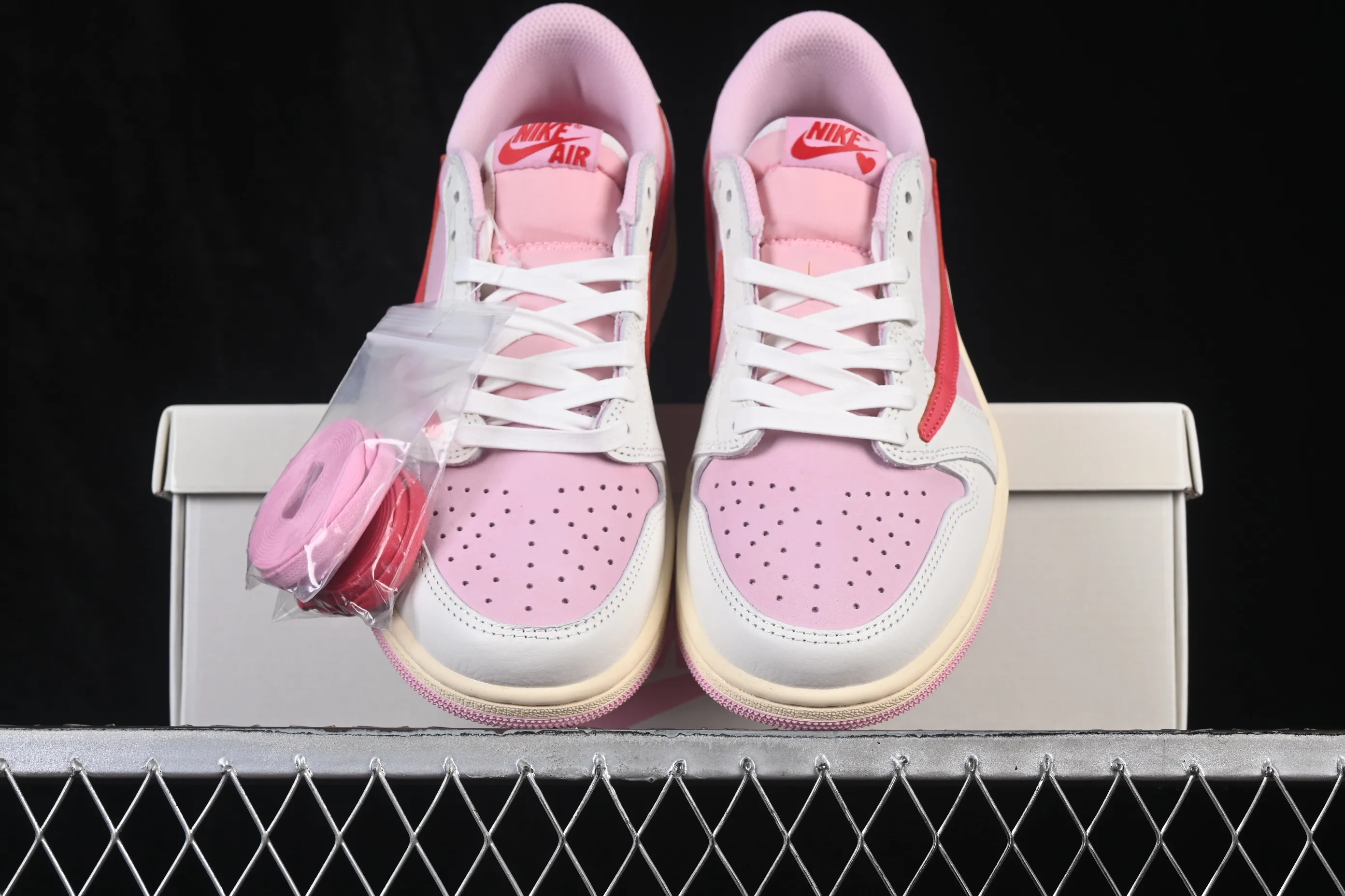 All categories Air Jordan Jordan series basketball shoes Air Jordan 1 Low ZG version Travis Scott x Air Jordan 1 Low OG AJ1 Joe 1 undercut low top full head layer IQ7604-101